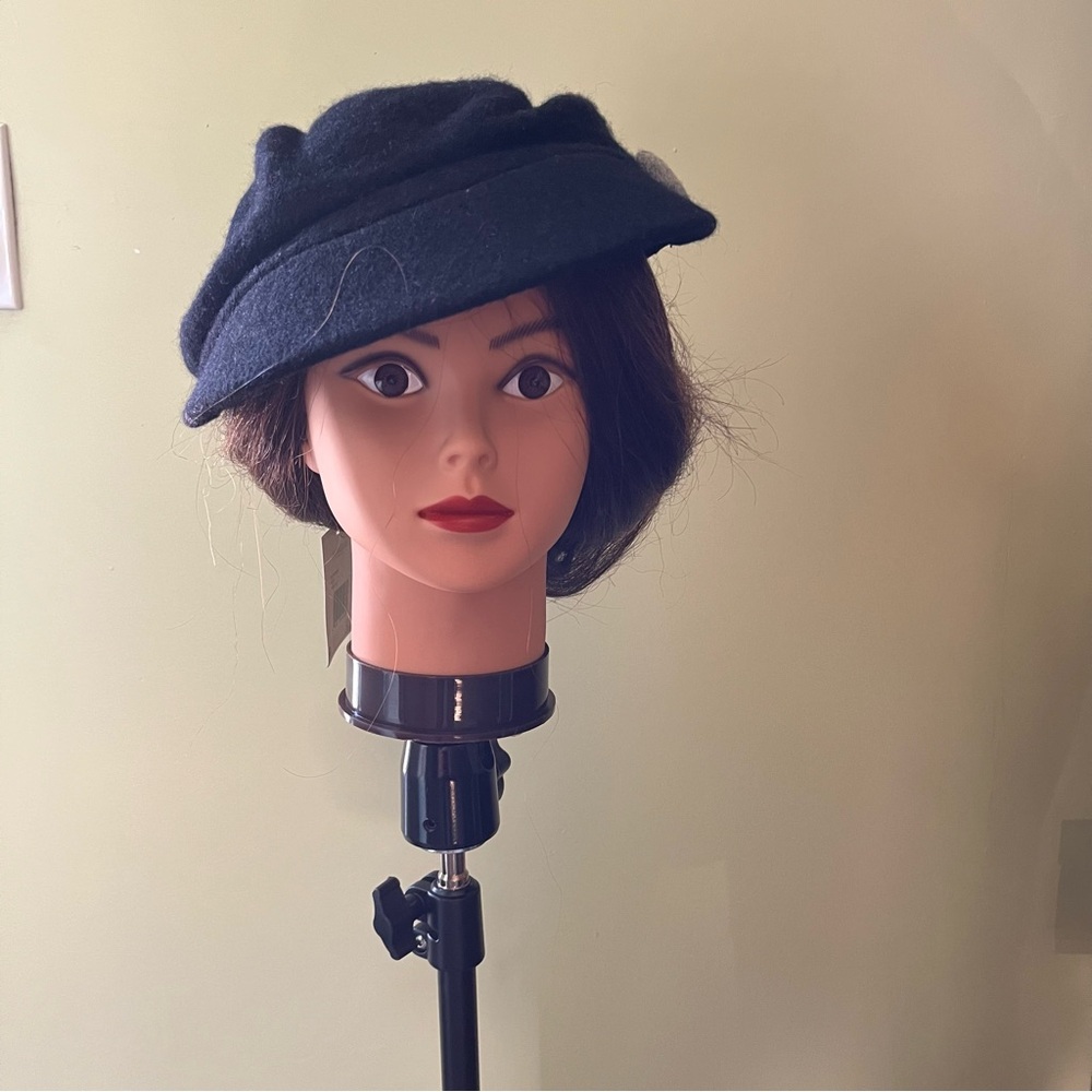 NWT Shiraleah 100% wool newsboy hat with contrast decorative button Y2K grunge